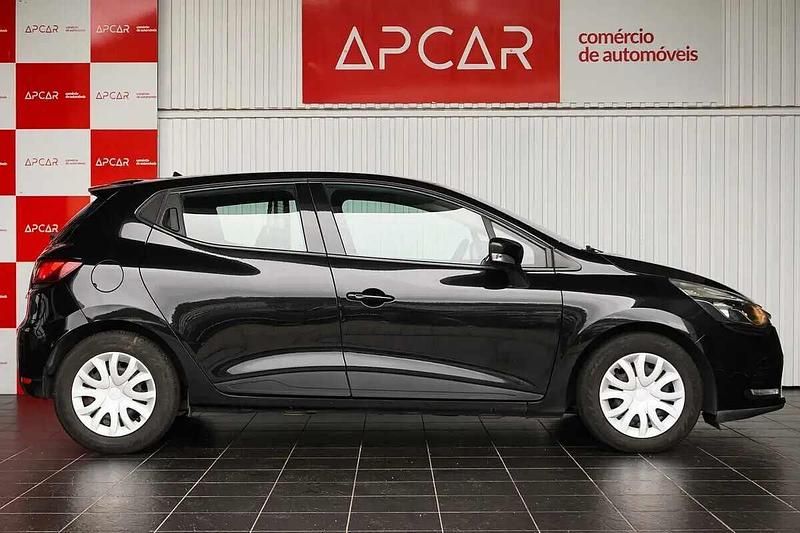 Usado Renault Clio IV Zen 90 HP (66 kW) 2017 Preto
