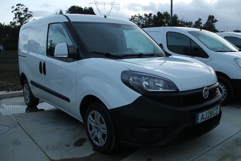 Usado Fiat Doblò 95 HP (69 kW) 2021 Branco Monovolume