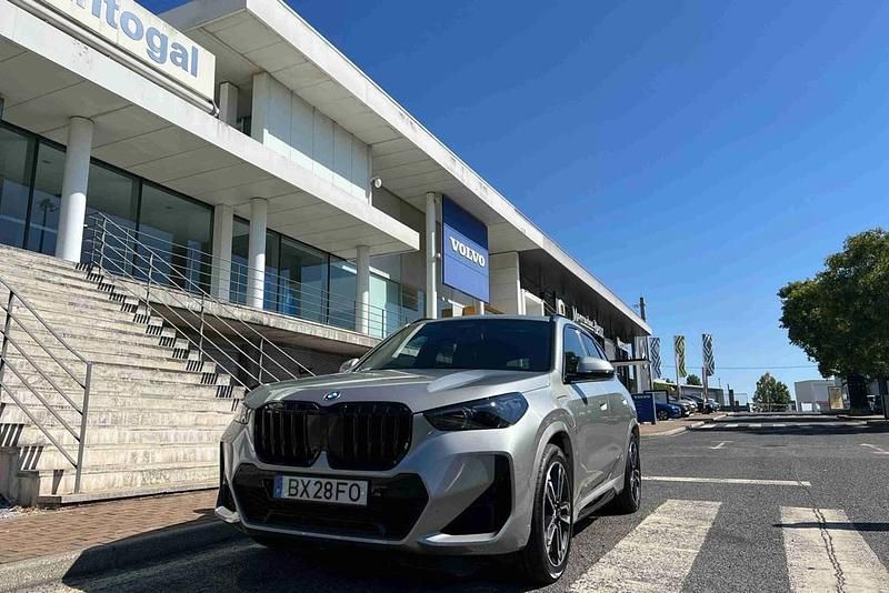 Prateado Novo 2025 BMW X1 Performance SUV | € 59.300 - Imagem 1/4