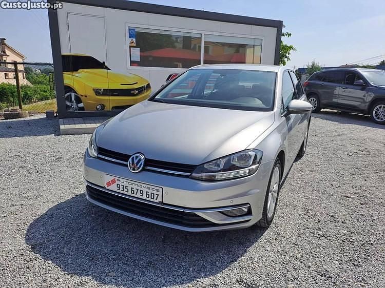 Cinza Usado 2018 VW Golf VII Citadino | € 17.500 (Preço justo) - Imagem 1/1