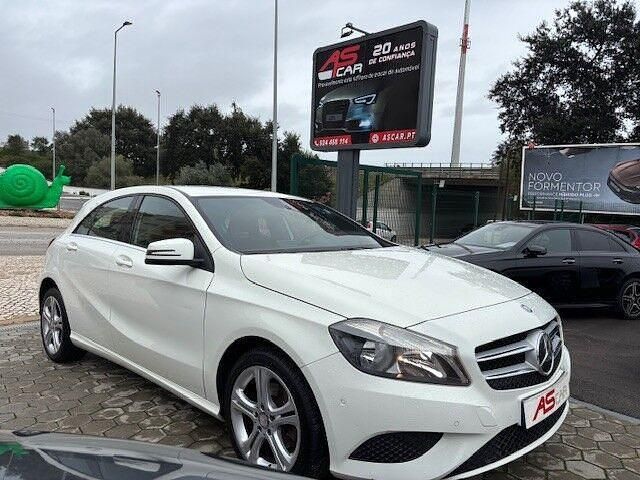 Branco Usado 2013 Mercedes A200 Urban Citadino | € 14.990 (Preço justo) - Imagem 1/4