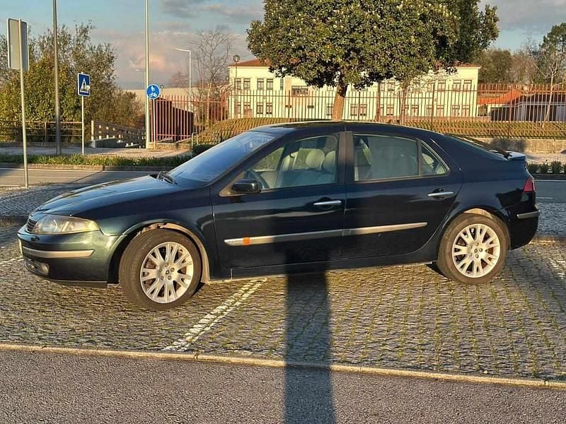 Usado Renault Laguna II 120 HP (88 kW) 2002 Verde Citadino