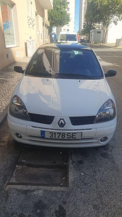 Usado 2001 Renault Clio II Sedan | € 1.400 - Imagem 1/4