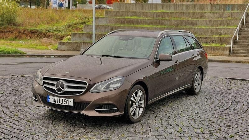 Usado 2014 Mercedes E300 Sedan | € 12.750 (Bom preço) - Imagem 1/4