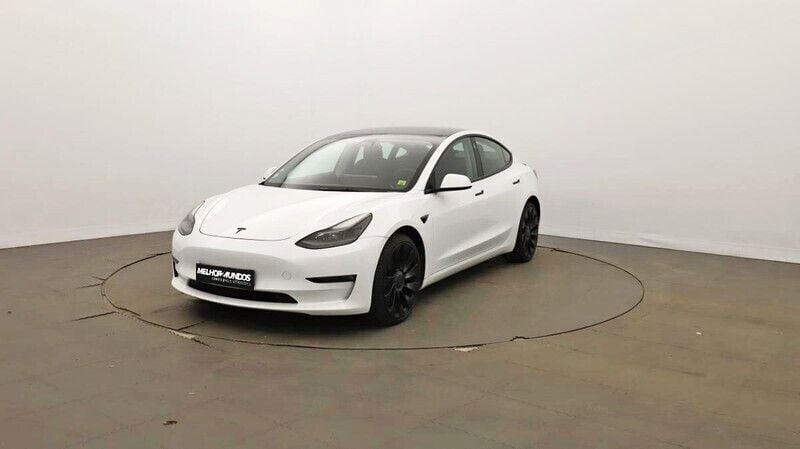 Branco Usado 2021 Tesla Model 3 Sedan | € 31.990 (Preço justo) - Imagem 1/4