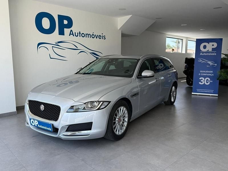 Cinza Usado 2020 Jaguar XF Pure Sedan | € 27.950 (Preço justo) - Imagem 1/4