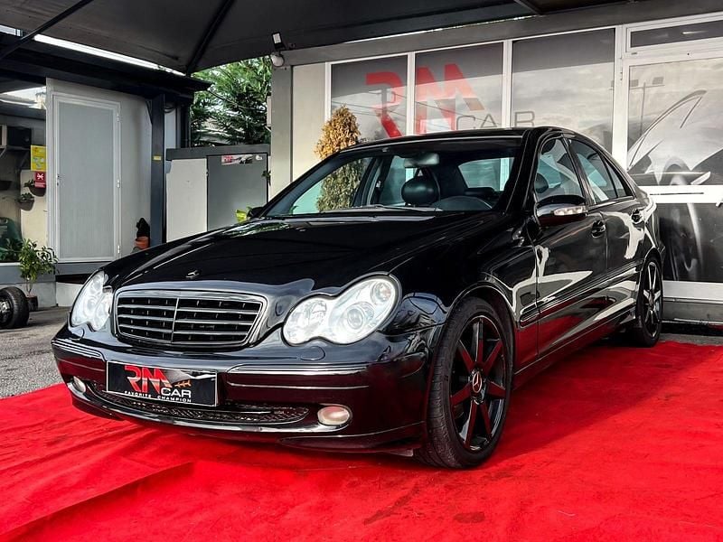 Preto Usado 2002 Mercedes C220 Avantgarde Sedan | € 5.750 - Imagem 1/4