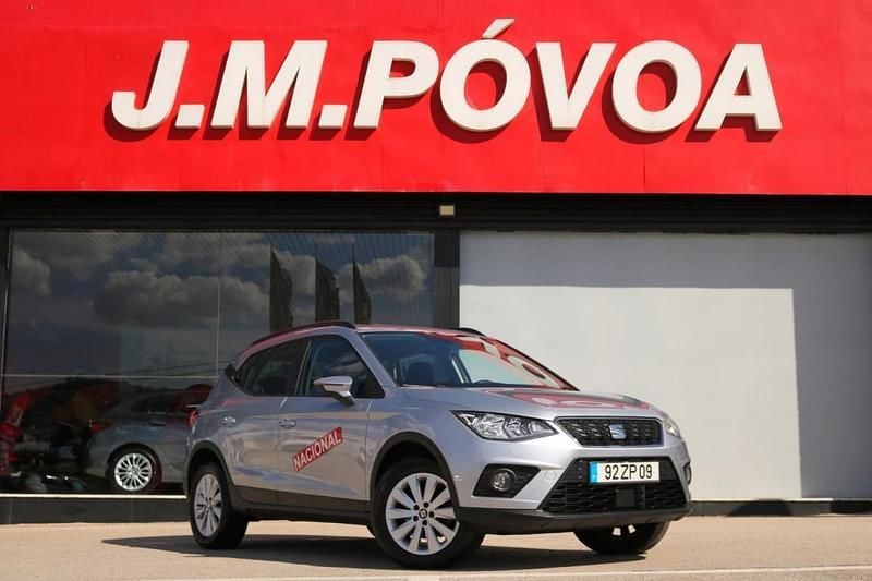 Cinzento Usado 2019 Seat Arona SUV | € 18.390 (Preço justo) - Imagem 1/4