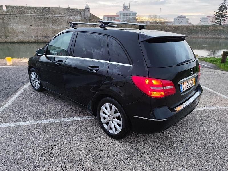 Usado 2013 Mercedes B180 Monovolume | € 7.500 - Imagem 1/4