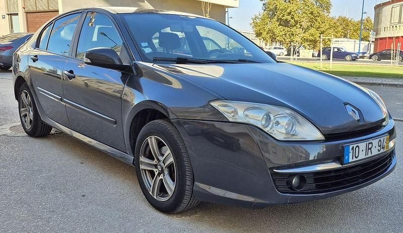 Usado 2008 Renault Laguna III Sedan | € 2.850 (Bom preço) - Imagem 1/4