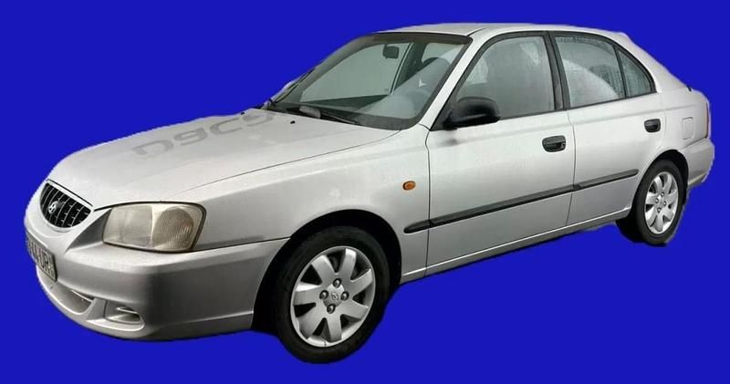 Cinzento Usado 2003 Hyundai Accent | € 1.999 - Imagem 1/4