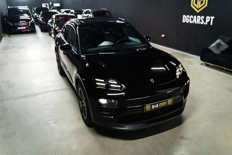 Preto Usado 2025 Porsche Macan SUV | € 84.900 - Imagem 1/4