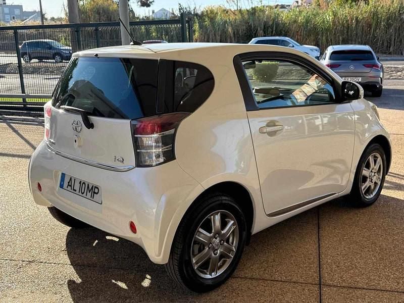 Usado Toyota iQ 68 HP (50 kW) 2009 Branco Citadino