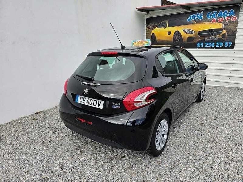 Usado Peugeot 208 Active 82 HP (60 kW) 2014 Preto Citadino