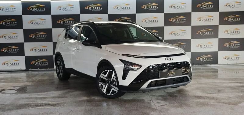 Branco Usado 2022 Hyundai Bayon Premium SUV | € 18.450 (Preço justo) - Imagem 1/4