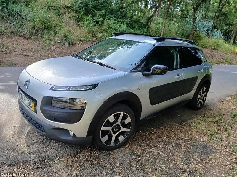 Cinzento Usado 2014 Citroën C4 Cactus Citadino | € 12.000 (Preço justo) - Imagem 1/4
