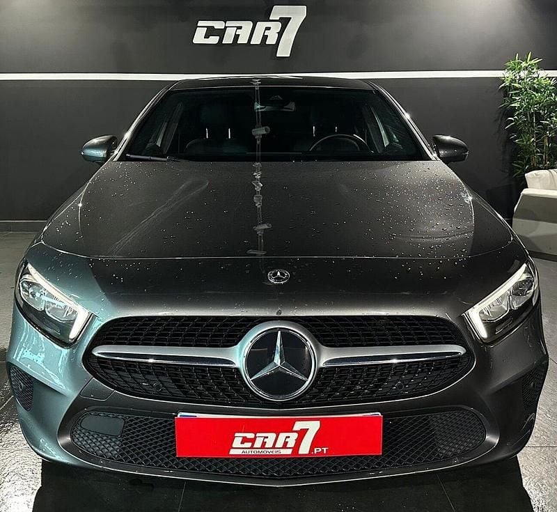 Usado Mercedes A180 Advanced 136 HP (100 kW) 2021 Cinza Sedan