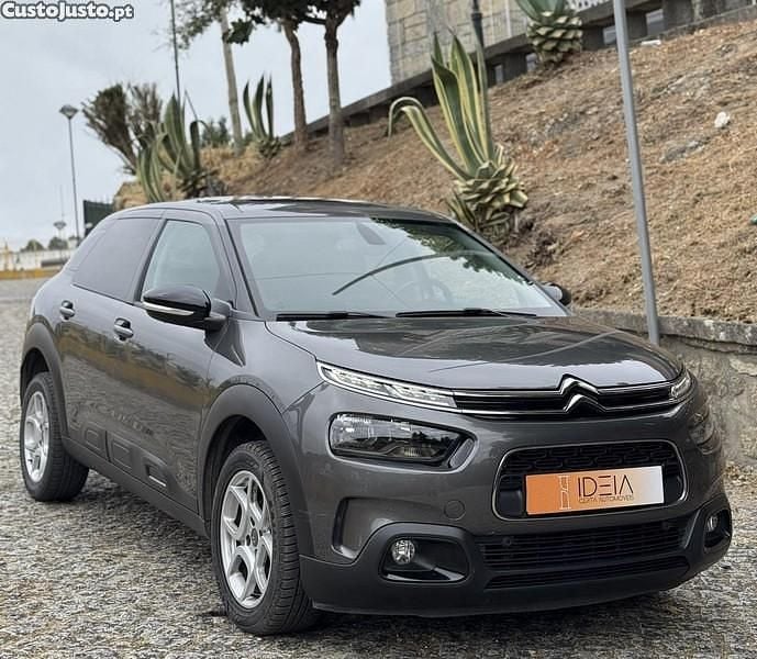 Cinza Usado 2019 Citroën C4 Cactus PureTech Citadino | € 12.750 (Preço justo) - Imagem 1/1