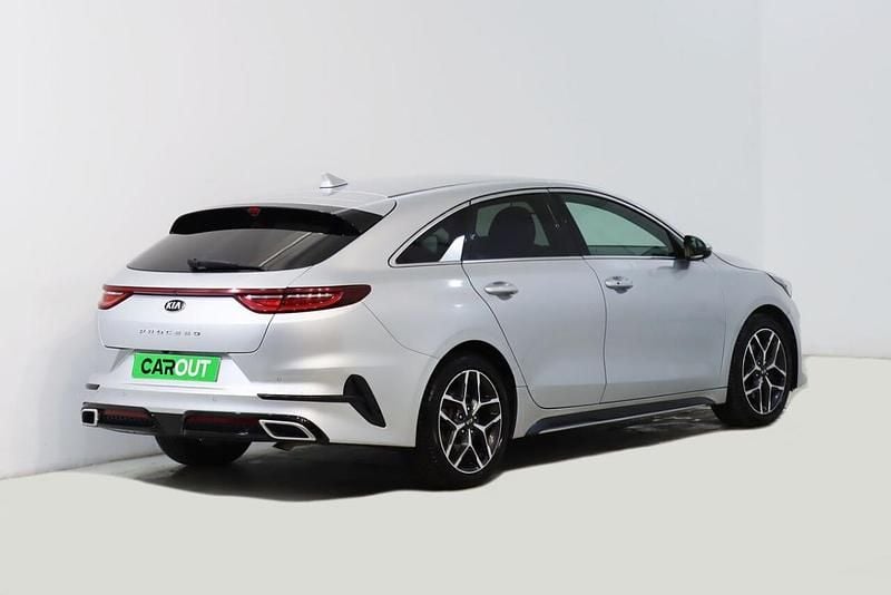 Usado Kia ProCeed 120 HP (88 kW) 2022 Cinzento Carrinha