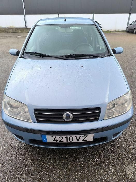 Usado Fiat Punto 70 HP (51 kW) 2004 Sedan
