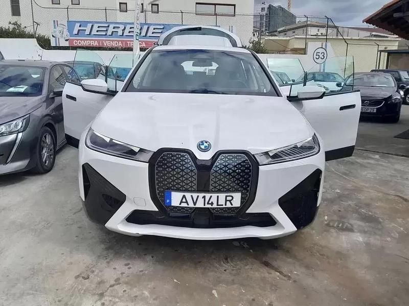 Branco Usado 2023 BMW iX SUV | € 85.000 - Imagem 1/4