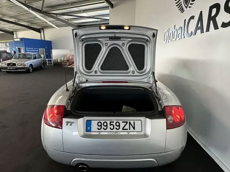 Usado Audi TT Roadster S-Line 150 HP (110 kW) 2001 Prateado Cabrios