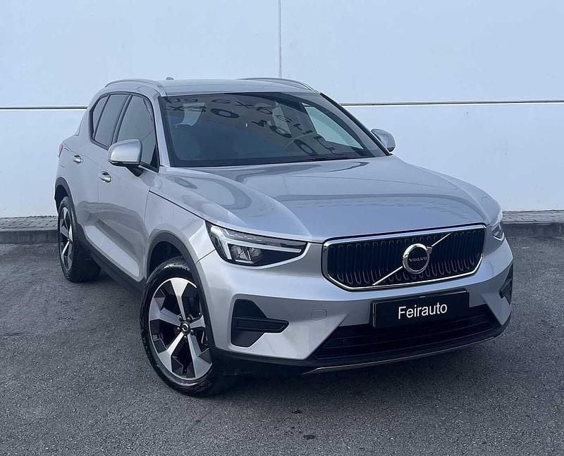 Usado Volvo XC40 163 HP (119 kW) 2025 Cinzento SUV