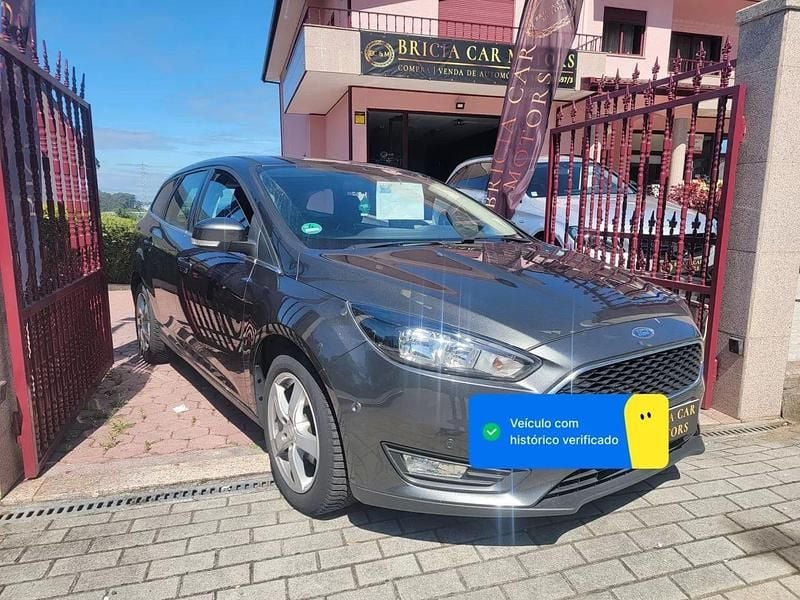 Cinzento Usado 2018 Ford Focus ST-Line Carrinha | € 9.900 - Imagem 1/4