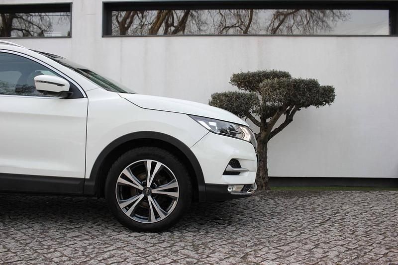 Usado Nissan Qashqai N-Connecta 110 HP (80 kW) 2018 Branco SUV
