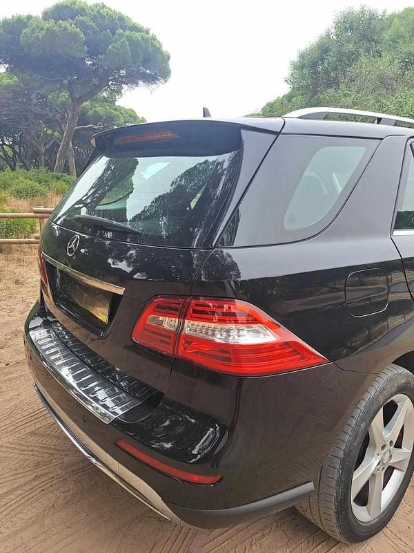 Preto Usado 2013 Mercedes ML250 SUV | € 28.500 - Imagem 1/4
