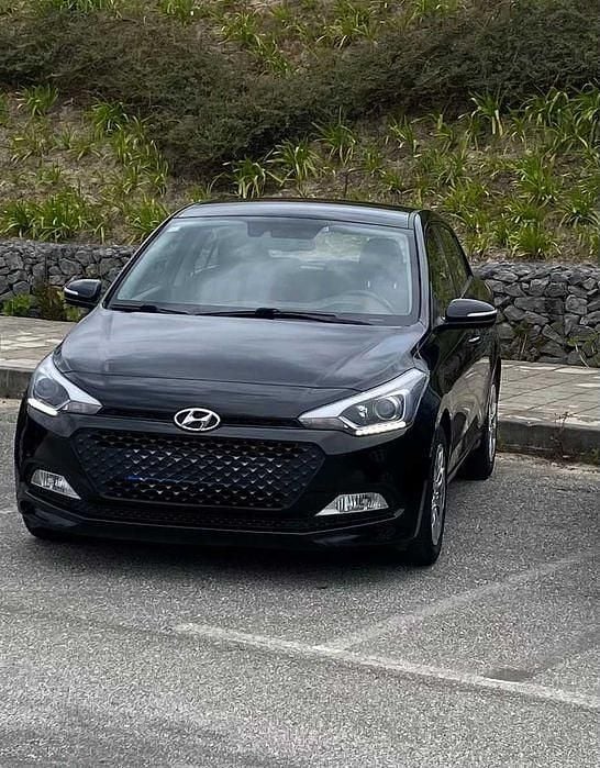 Usado Hyundai i20 75 HP (55 kW) 2015 Sedan