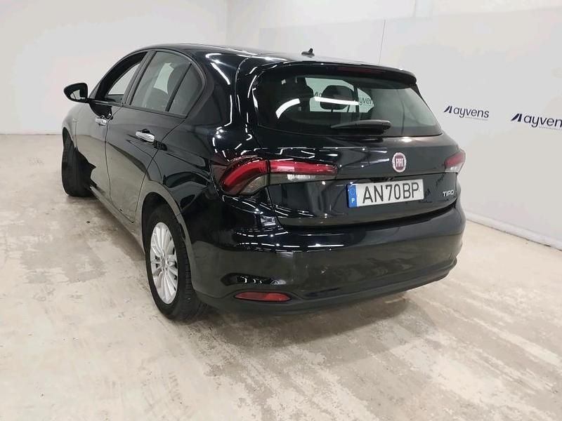 Usado Fiat Tipo Life 95 HP (69 kW) 2021 Preto Sedan