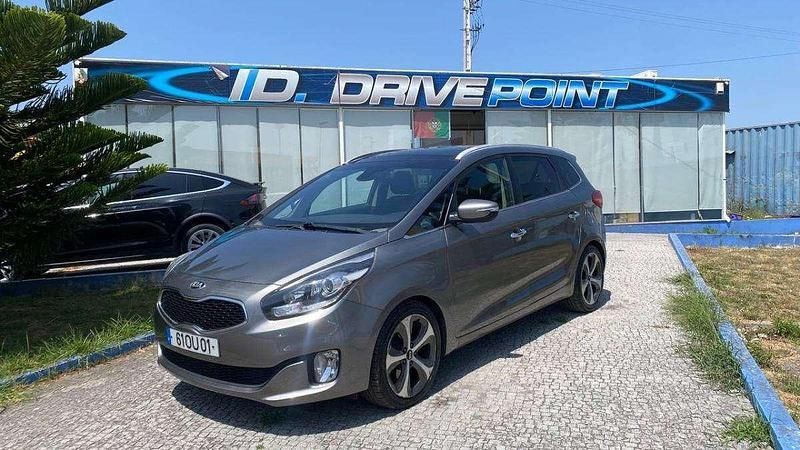 Cinzento Usado 2014 Kia Carens Monovolume | € 11.900 (Preço justo) - Imagem 1/4
