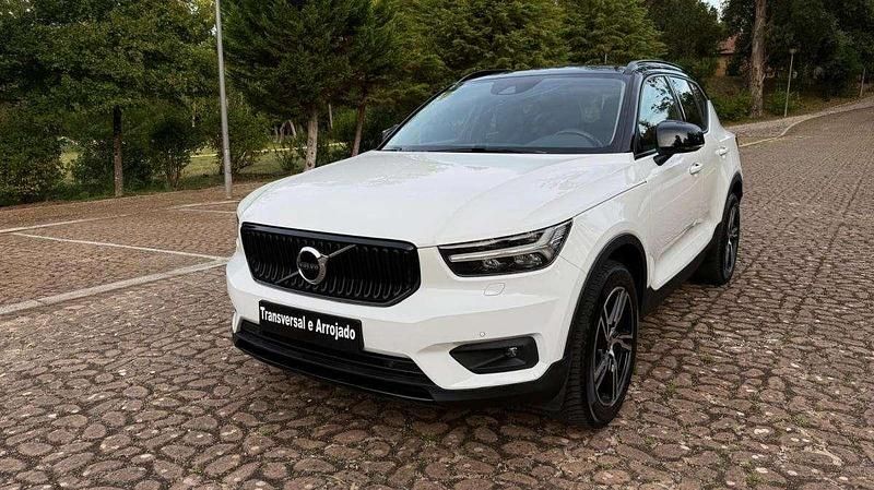 Branco Usado 2021 Volvo XC40 SUV | € 24.900 (Preço justo) - Imagem 1/4
