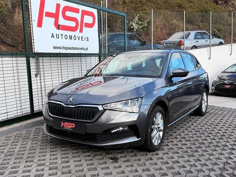 Branco Usado 2022 Skoda Scala Ambition Citadino | € 15.500 (Preço justo) - Imagem 1/4