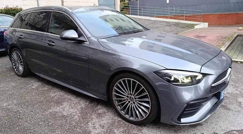 Cinzento Usado 2022 Mercedes C220 | € 38.500 (Bom preço) - Imagem 1/4