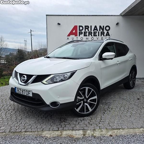 Branco Usado 2017 Nissan Qashqai Tekna SUV | € 14.990 (Preço justo) - Imagem 1/1