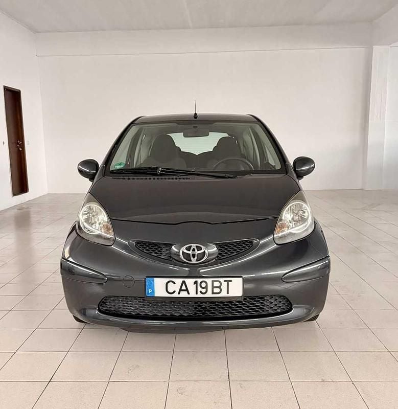 Preto Usado 2007 Toyota Aygo Citadino | € 5.000 - Imagem 1/4
