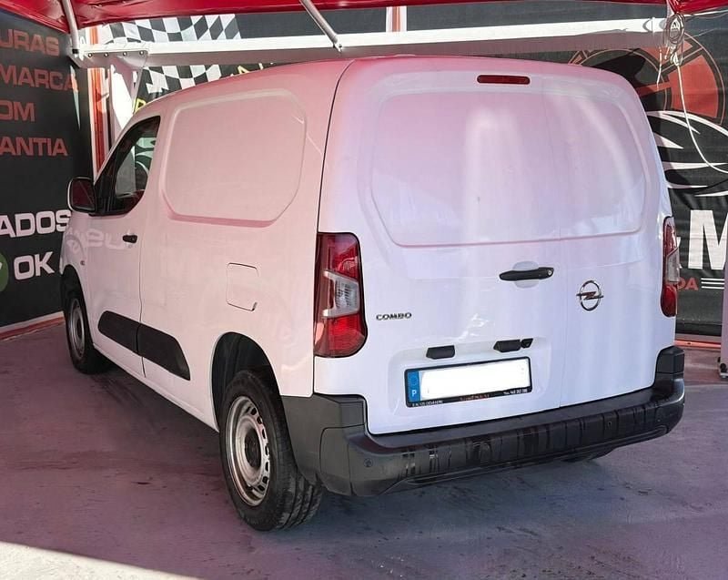 Usado Opel Combo 102 HP (75 kW) 2021 Branco Monovolume