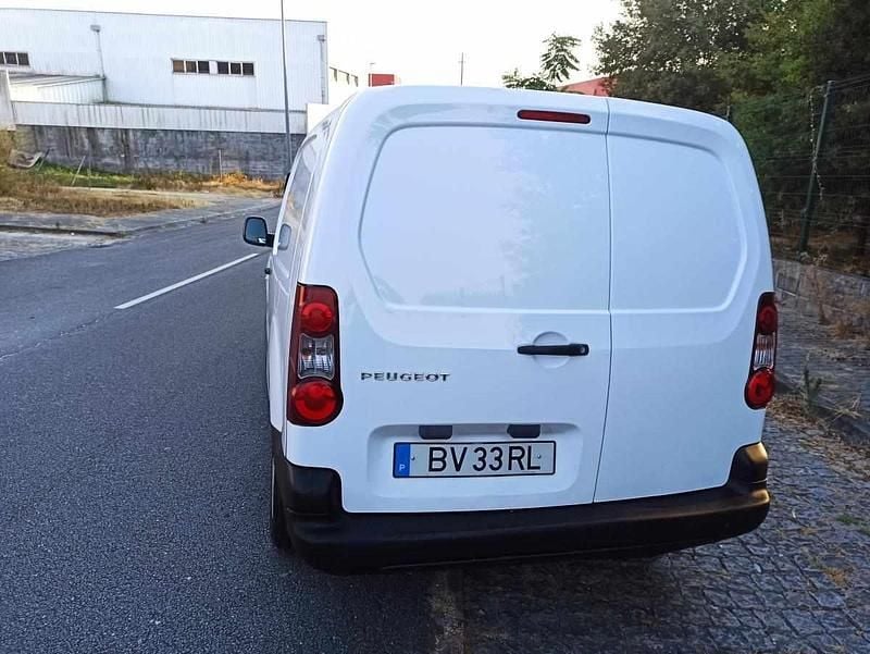 Branco Usado 2016 Peugeot Partner Monovolume | € 8.190 (Preço justo) - Imagem 1/4