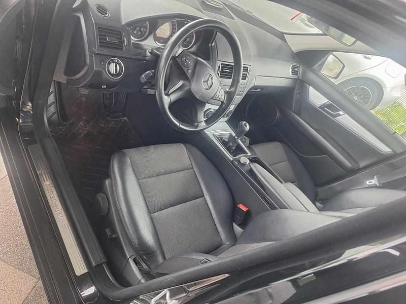 Usado Mercedes C250 204 HP (150 kW) 2010 Preto Sedan