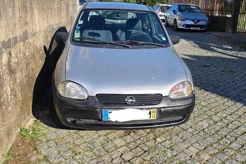 Cinzento Usado 1998 Opel Corsa Citadino | € 1.000 (Preço justo) - Imagem 1/4