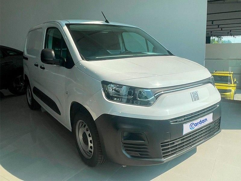 Branco Usado 2023 Fiat Doblò Monovolume | € 16.500 (Bom preço) - Imagem 1/4