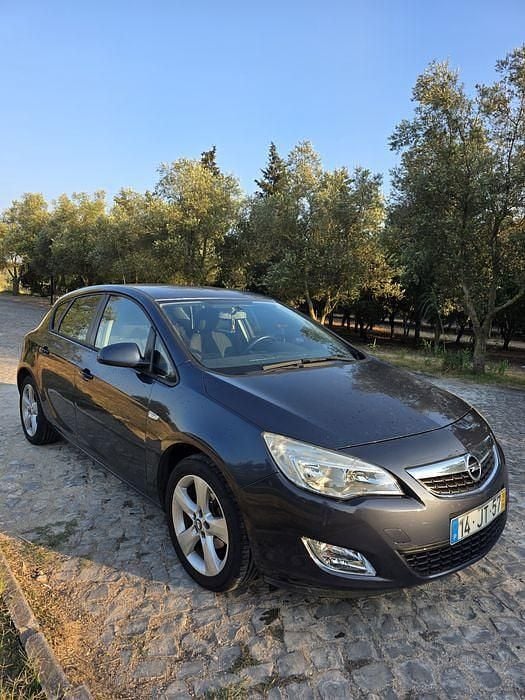 Usado 2010 Opel Astra Sedan | € 5.800 (Preço justo) - Imagem 1/4