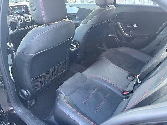 Usado Mercedes A180 AMG line 116 HP (85 kW) 2021 Preto Sedan