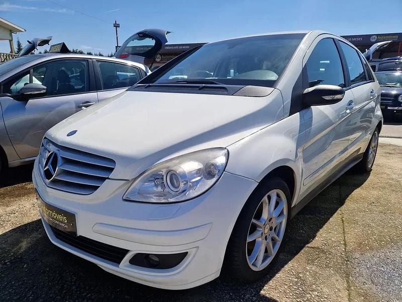 Branco Usado 2008 Mercedes 200 Sport Edition Citadino | € 6.750 - Imagem 1/4
