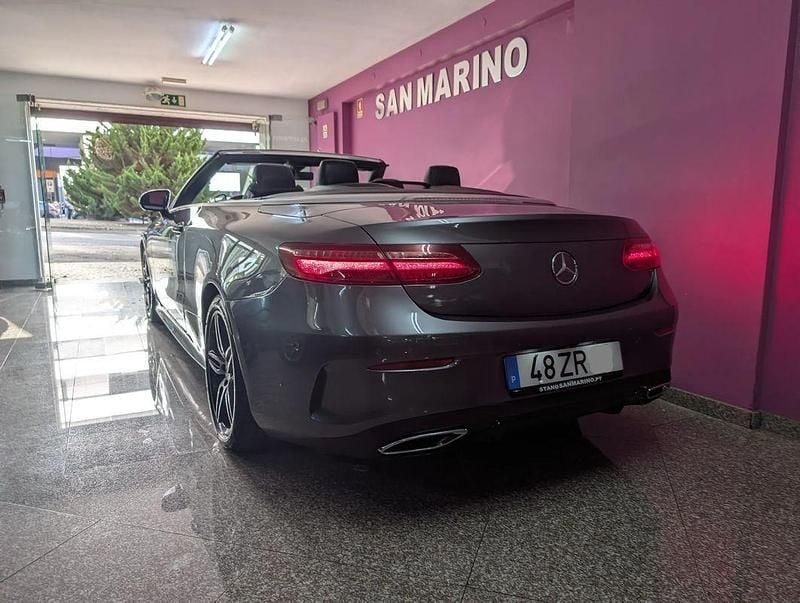Usado Mercedes E220 AMG line 194 HP (142 kW) 2018 Cinza Cabrios