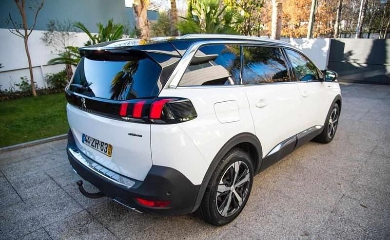 Usado Peugeot 5008 131 HP (96 kW) 2019 Branco Citadino