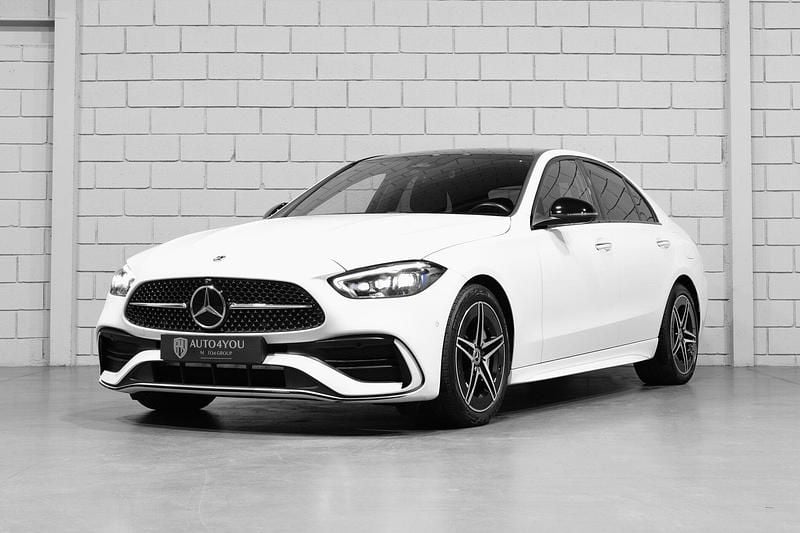 Usado Mercedes C300 AMG line 313 HP (230 kW) 2022 Branco Sedan