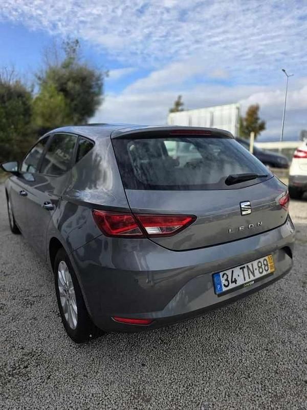 Usado Seat Leon ST 105 HP (77 kW) 2013 Cinzento Carrinha